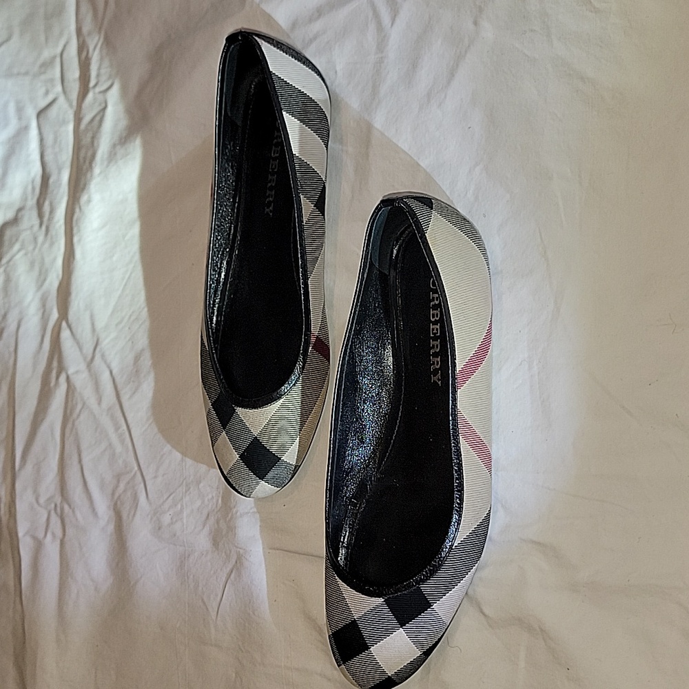 BURBERRY LOAFERS/BALLERINA SLIPPERS FOR WOMEN U.S. Size 7 (37). - Picture 6 of 10